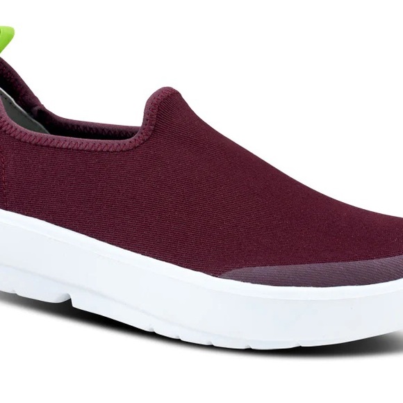 OOFOS Women's Burgundy eeZee Slip-Ons - Picture 2 of 7